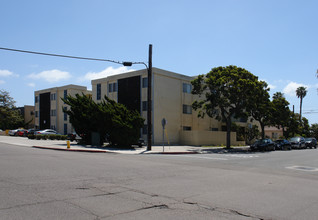 Royal Pacific Apartments in San Diego, CA - Building Photo - Building Photo