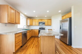 7293 Grand Prairie Dr in Colorado Springs, CO - Foto de edificio - Building Photo