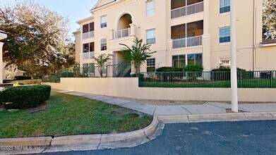 8601 Beach Blvd in Jacksonville, FL - Foto de edificio - Building Photo