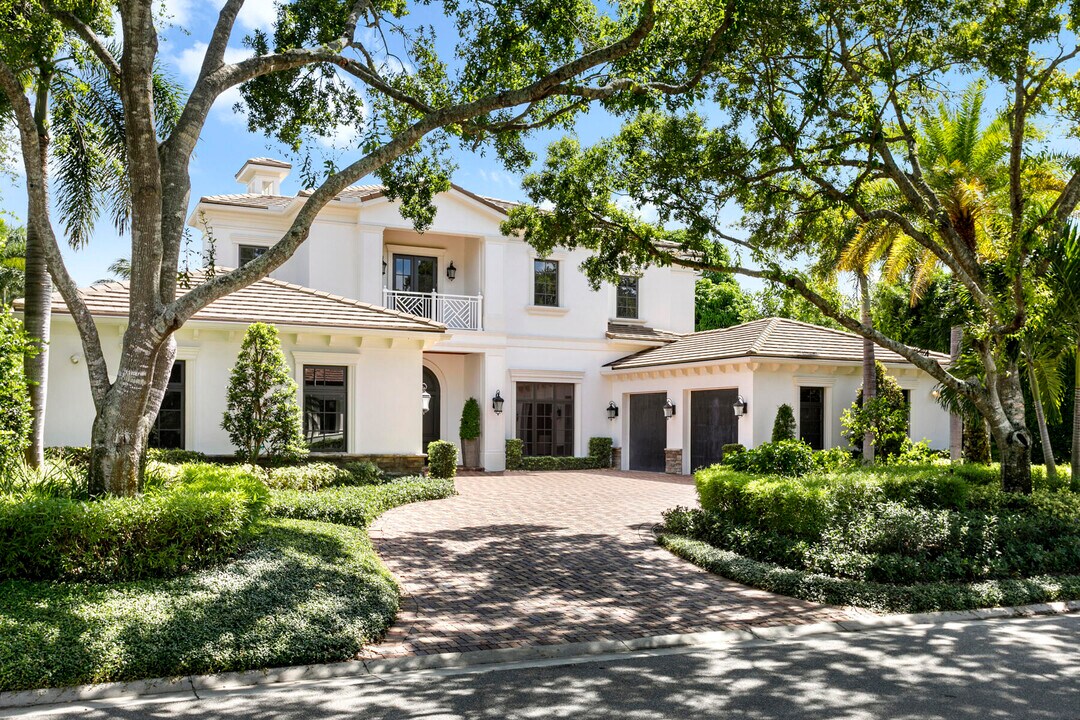 155 Commodore Dr in Jupiter, FL - Building Photo