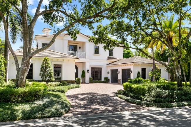 155 Commodore Dr