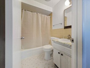 126 W Washington St in Round Lake, IL - Foto de edificio - Building Photo