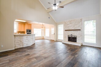 241 Blue Hill Dr in Montgomery, TX - Building Photo - Building Photo