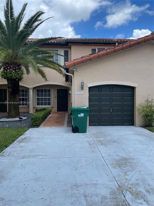 15241 SW 37th Terrace in Miami, FL - Foto de edificio