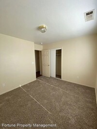 5532 W Ashland Ct in Visalia, CA - Building Photo - Building Photo