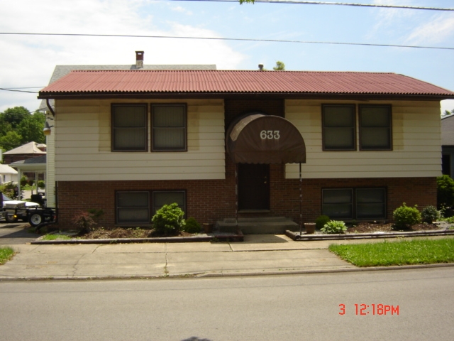 633 Robert E Lee Ave in Elkins, WV - Building Photo