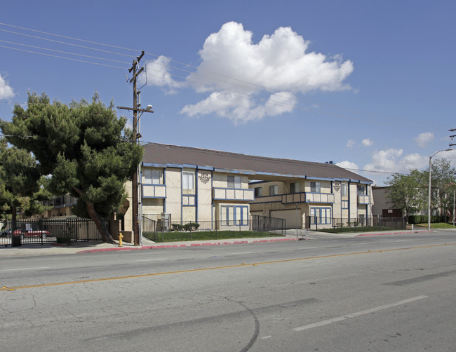 Palmdale Village Townhomes in Palmdale, CA - Building Photo - Building Photo