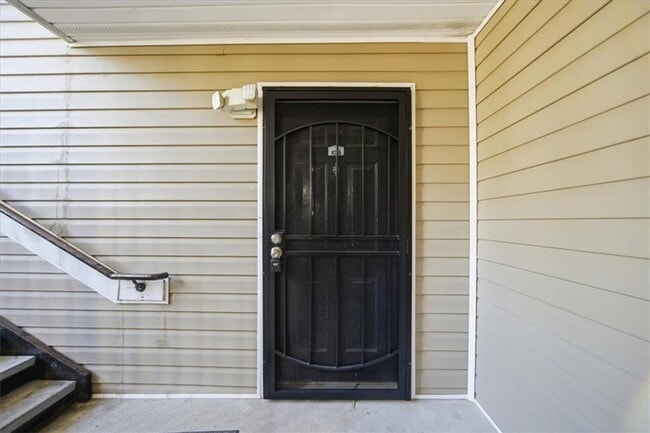 8201 Fairington Ridge Cir in Stonecrest, GA - Building Photo - Building Photo