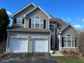 14 W Winding Hill Dr in Hackettstown, NJ - Building Photo