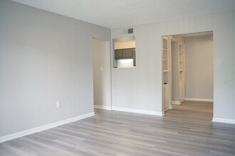 Century Plaza Apartments in Greenville, SC - Building Photo - Building Photo