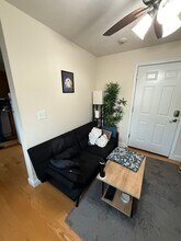 1156 Cambridge St, Unit F4 in Cambridge, MA - Foto de edificio - Building Photo