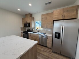 5026 Faber Way in San Diego, CA - Building Photo