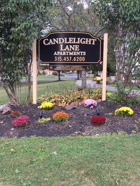 Candlelight Lane in Liverpool, NY - Foto de edificio