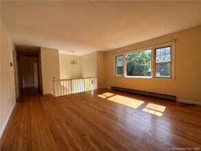 30 Cavasin Dr in East Lyme, CT - Building Photo - Building Photo