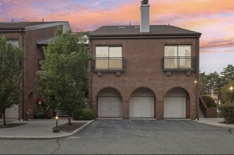 5 Millay Ct in Teaneck, NJ - Building Photo - Building Photo