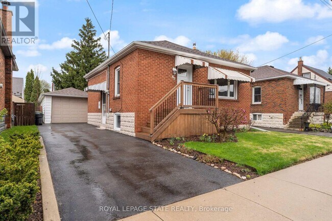 65 E 11th St in Hamilton, ON - Building Photo - Building Photo