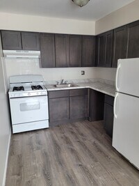 Benton Court Apartments photo'