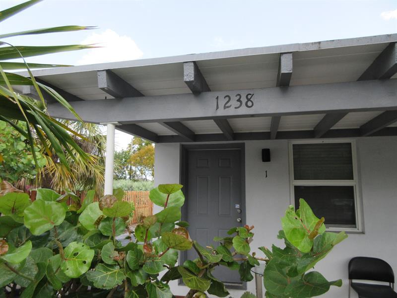 1238 17th Ave N in Lake Worth, FL - Building Photo