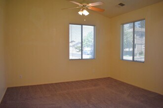 9454 Laguna Pointe Way in Elk Grove, CA - Building Photo - Building Photo