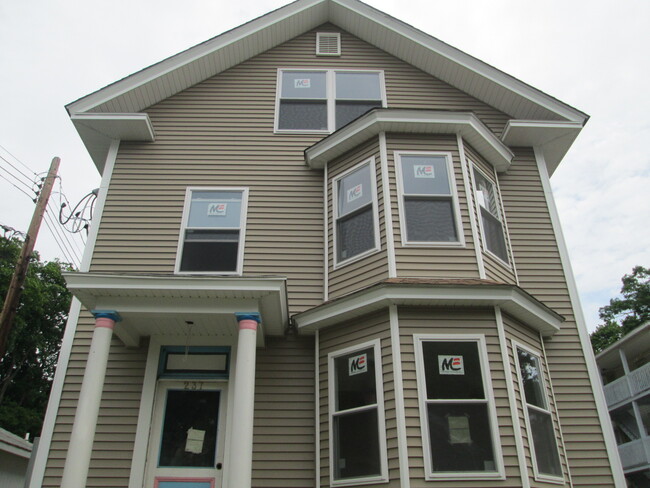 237 Valley St, Unit #20 in Willimantic, CT - Building Photo - Building Photo