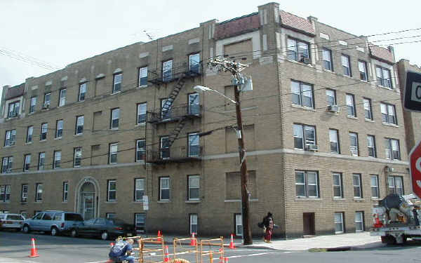 326 Summit Ave in Jersey City, NJ - Building Photo - Building Photo