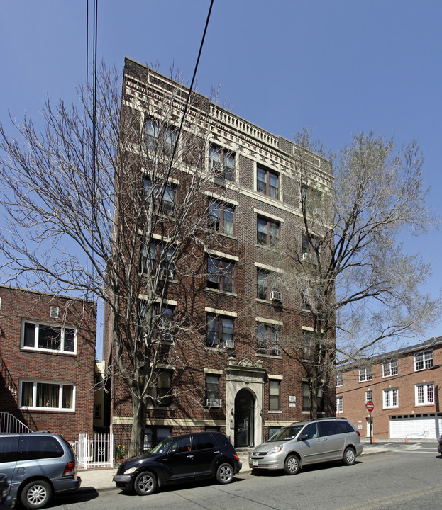 6415 Broadway in West New York, NJ - Foto de edificio