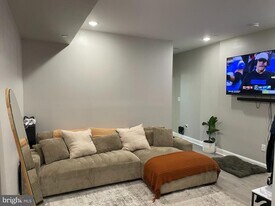 667 N 39th St in Philadelphia, PA - Building Photo