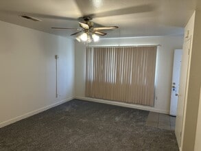 1321 Woodside Dr in Modesto, CA - Building Photo - Building Photo