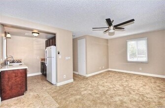 137 Avenida Sierra, Unit 1/2 in San Clemente, CA - Foto de edificio - Building Photo