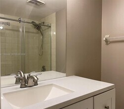 1250 Lincoln Rd in Miami Beach, FL - Building Photo - Building Photo