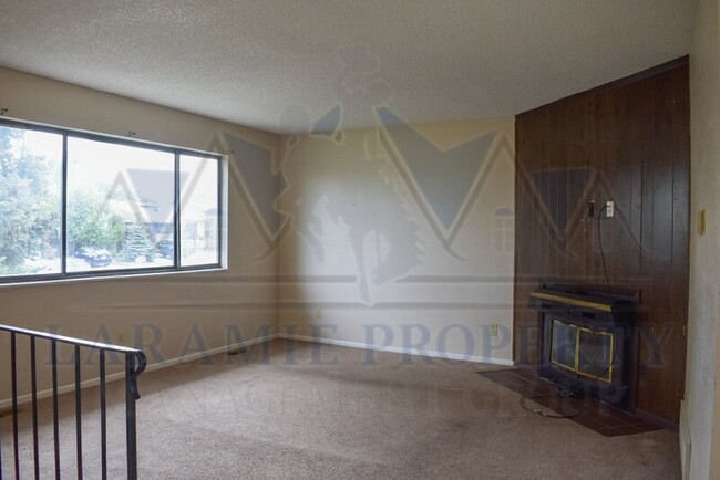 4242 E Grays Gable Rd in Laramie, WY - Foto de edificio - Building Photo