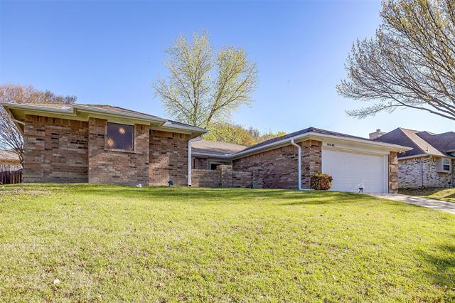 10048 Regent Row St in Benbrook, TX - Building Photo