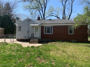1861 Eaton Dr in Avon, OH - Building Photo - Building Photo