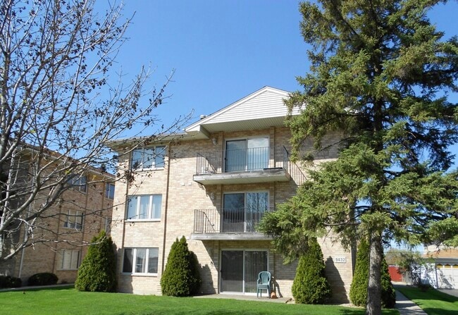 property at 9432 S Kolmar Ave