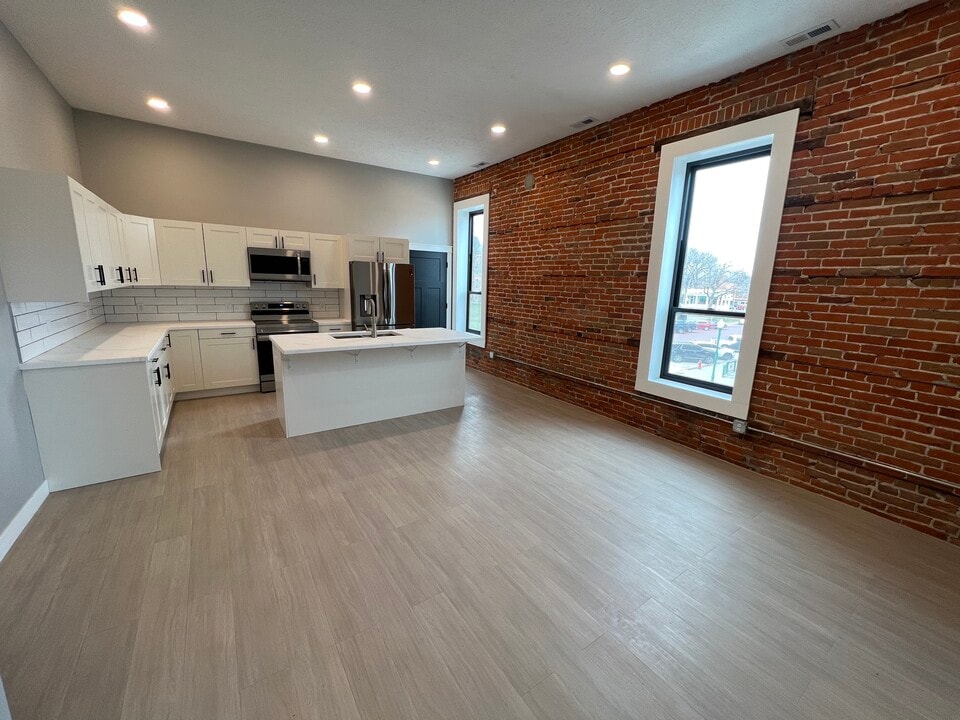 1306 L St in Aurora, NE - Building Photo