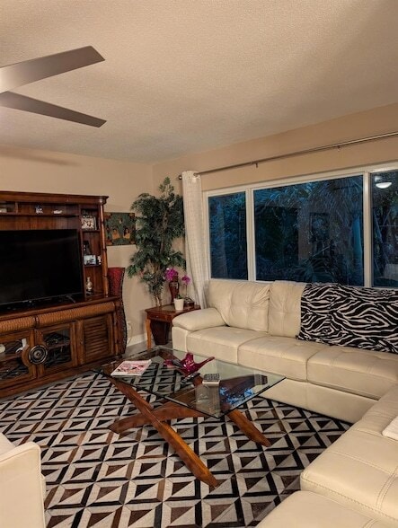 2734 NE 27th Ct, Unit 21 in Lighthouse Point, FL - Building Photo - Building Photo