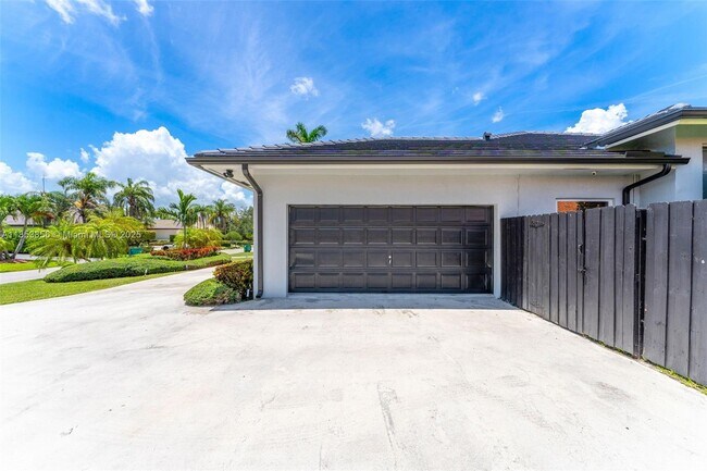 8317 SW 84th Terrace in Miami, FL - Building Photo - Building Photo