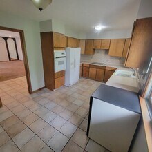 925 Madison St in Vermillion, SD - Building Photo - Building Photo