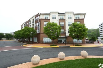 Camden Dulles Station in Herndon, VA - Foto de edificio - Building Photo