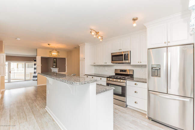 6 Seawinds Way in Long Branch, NJ - Building Photo - Building Photo