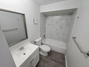 1091 N Hiatus Rd in Pembroke Pines, FL - Building Photo - Building Photo