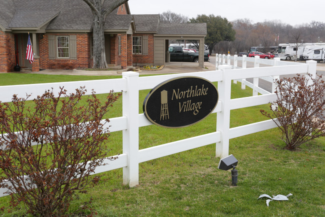 Northlake Village in Roanoke, TX - Foto de edificio - Building Photo