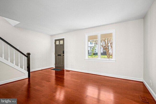 2238 Meridian St in Falls Church, VA - Foto de edificio - Building Photo