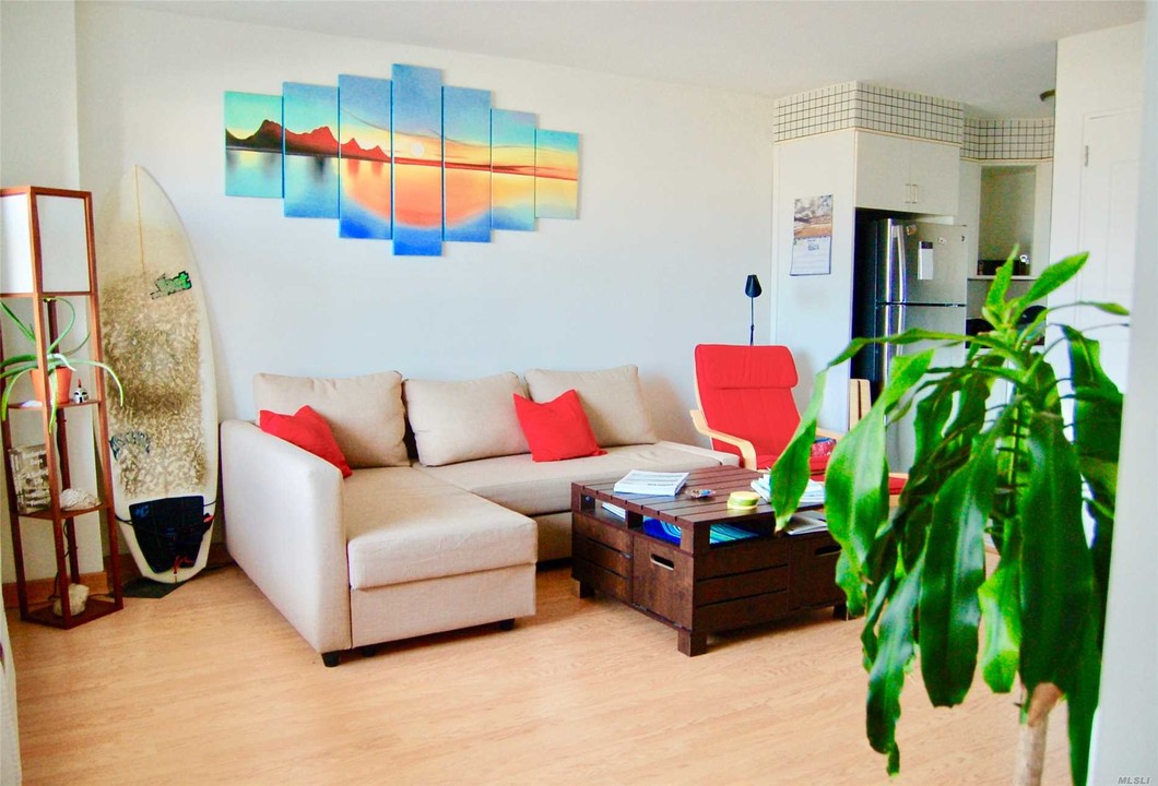 855 E Broadway-Unit -1B in Long Beach, NY - Building Photo