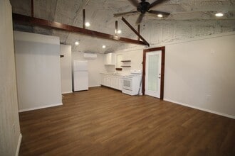 213 N Waldrip St in Grand Saline, TX - Building Photo - Building Photo