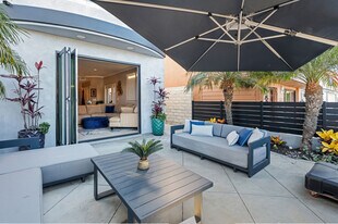 426-412 12th St in Huntington Beach, CA - Building Photo