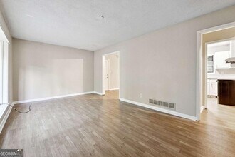 5786 Deerfield Trail in College Park, GA - Building Photo - Building Photo