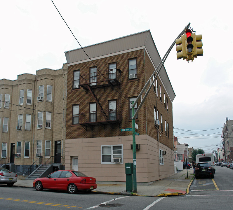 1617 New York Ave in Union City, NJ - Building Photo