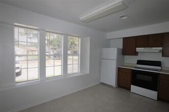 6612 Tamar Dr in Pasadena, TX - Foto de edificio - Building Photo