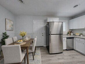 6104 E 148th St in Grandview, MO - Building Photo - Building Photo